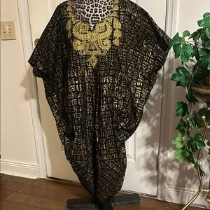 Black and Gold Patterned Kaftan. Size XL